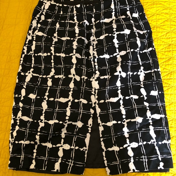 Size 8 Express Pencil Skirt - Picture 3 of 4